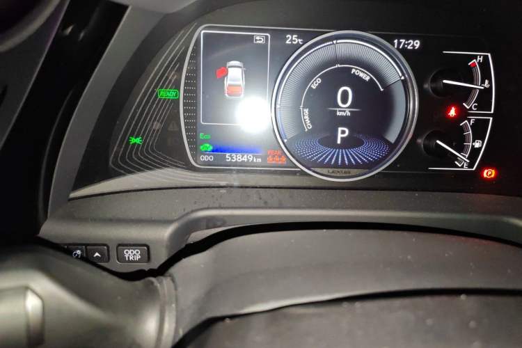 Used Lexus ES 2025 300h Deluxe Edition Odometer Close Up