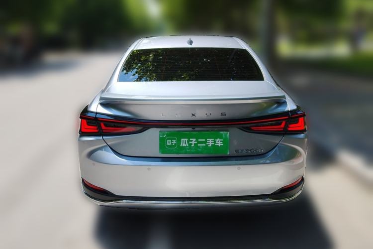 Used Lexus ES 2025 300h Executive Edition Rear
