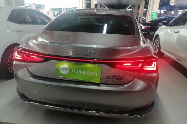 Used Lexus ES 2025 200 Premium Edition Rear