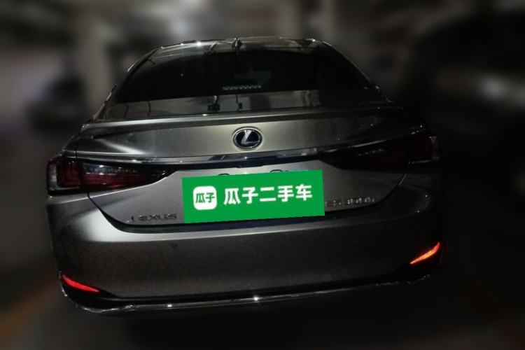 Used Lexus ES 2025 300h Deluxe Edition Rear