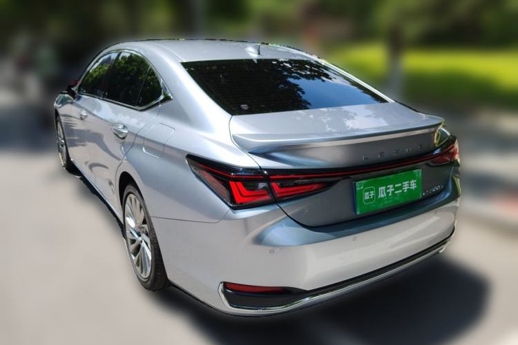 Used Lexus ES 2025 300h Executive Edition Rear Left 45 Deg