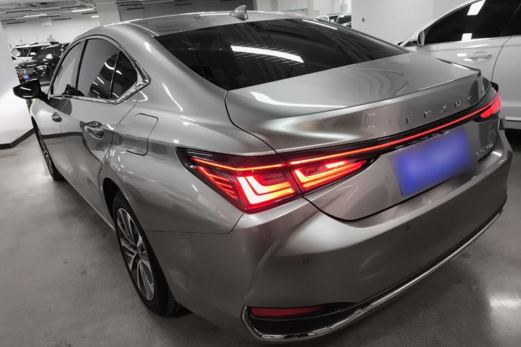 Used Lexus ES 2025 200 Premium Edition Rear Left 45 Deg
