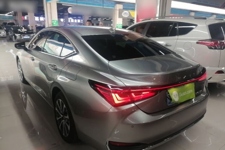 Used Lexus ES 2025 200 Premium Edition Rear Left 45 Deg