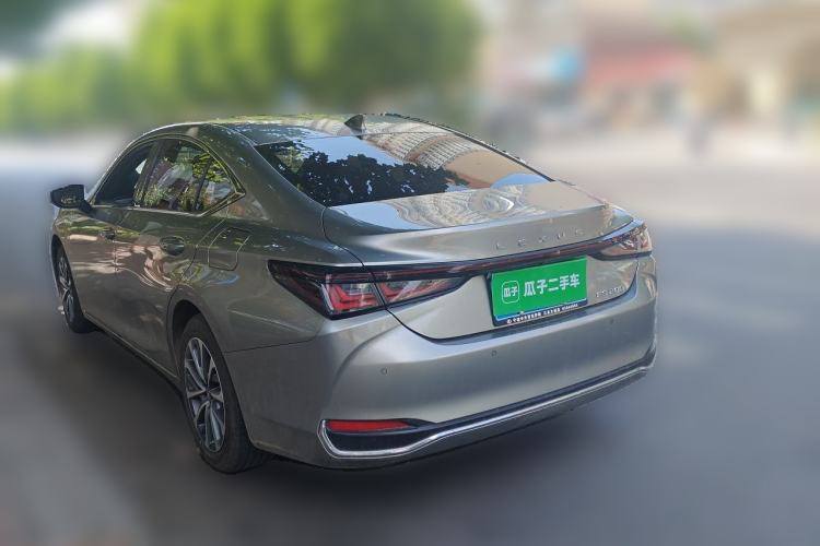 Used Lexus ES 2025 200 Premium Edition Rear Left 45 Deg