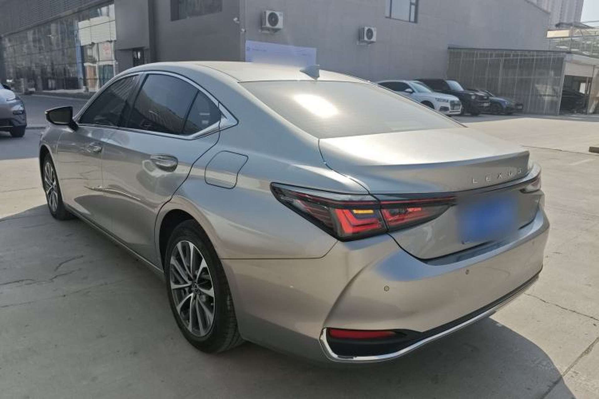 Used Lexus ES 2025 200 Premium Edition Rear Left 45 Deg