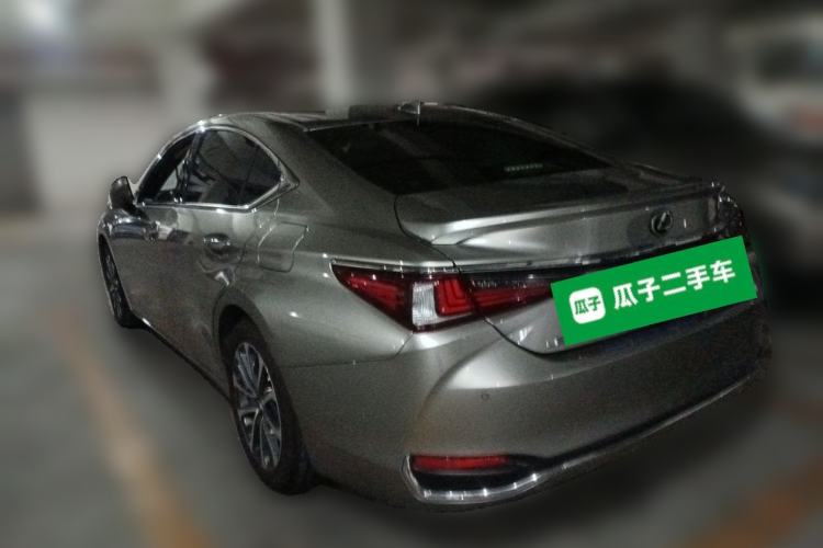 Used Lexus ES 2025 300h Deluxe Edition Rear Left 45 Deg