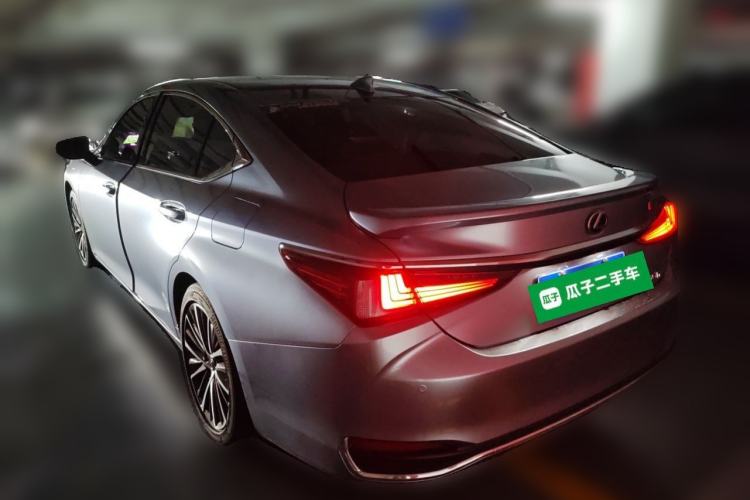 Used Lexus ES 2025 300h Premium Edition Rear Left 45 Deg