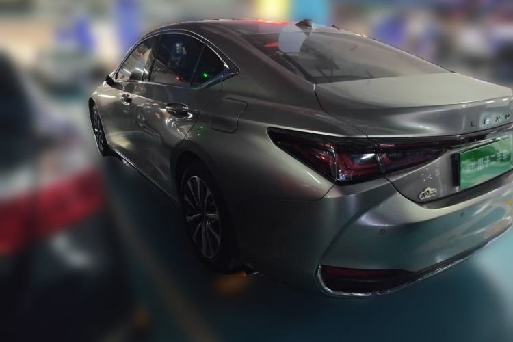 Used Lexus ES 2025 200 Premium Edition Rear Left 45 Deg