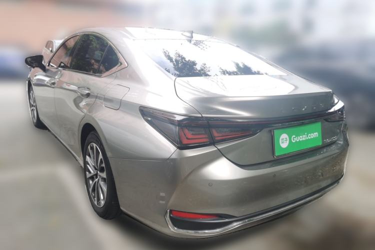 Used Lexus ES 2025 200 Premium Edition Rear Left 45 Deg