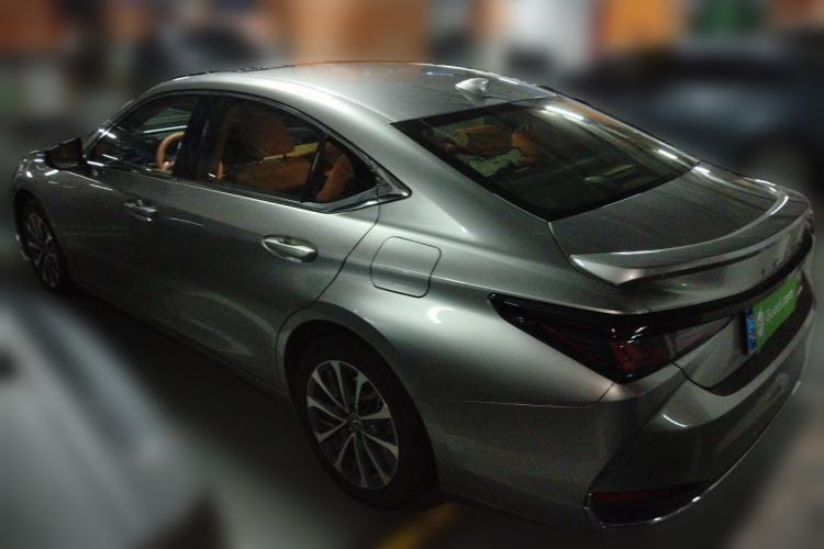 Used Lexus ES 2025 300h Deluxe Edition Rear Left 45 Deg