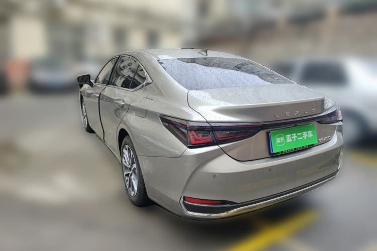 Used Lexus ES 2025 200 Premium Edition Rear Left 45 Deg