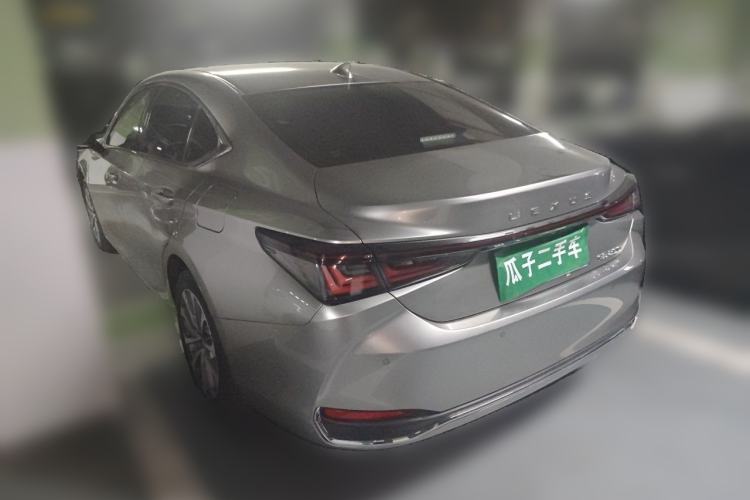 Used Lexus ES 2025 200 Premium Edition Rear Left 45 Deg
