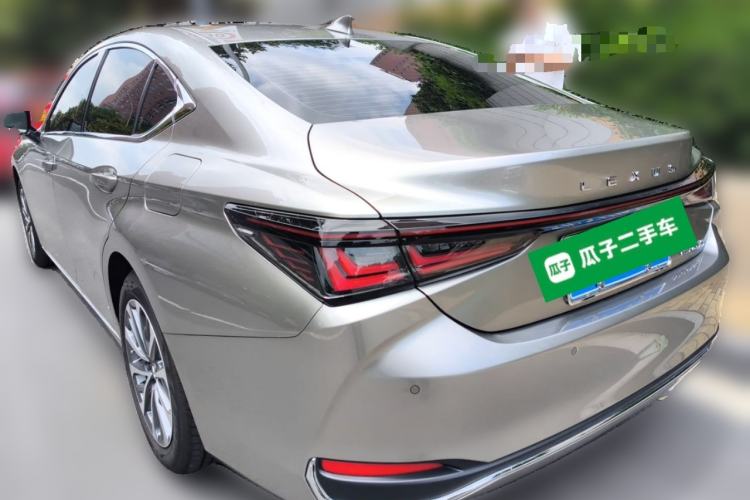 Used Lexus ES 2025 200 Premium Edition Rear Left 45 Deg