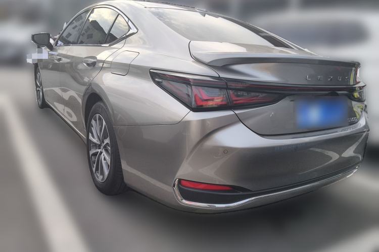 Used Lexus ES 2025 300h Deluxe Edition Rear Left 45 Deg