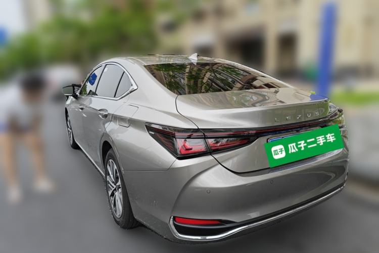 Used Lexus ES 2025 200 Premium Edition Rear Left 45 Deg