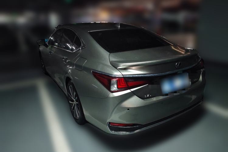 Used Lexus ES 2025 300h Deluxe Edition Rear Left 45 Deg