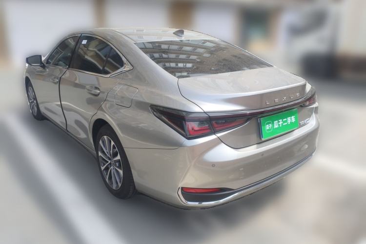 Used Lexus ES 2025 200 Premium Edition Rear Left 45 Deg