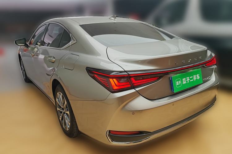 Used Lexus ES 2025 200 Premium Edition Rear Left 45 Deg