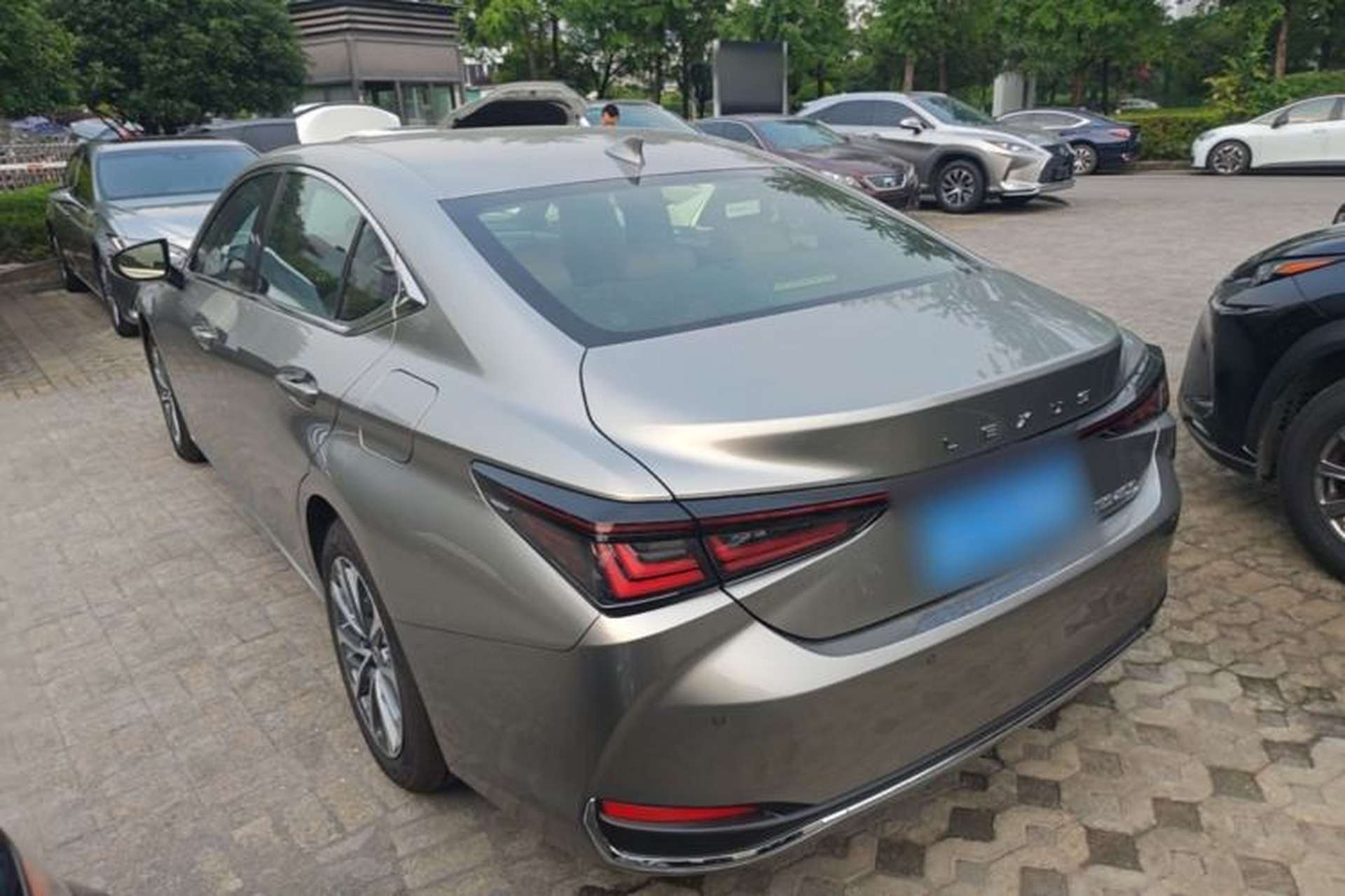 Used Lexus ES 2025 200 Premium Edition Rear Left 45 Deg