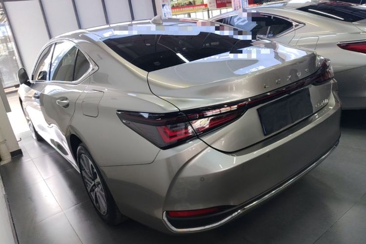 Used Lexus ES 2025 200 Premium Edition Rear Left 45 Deg