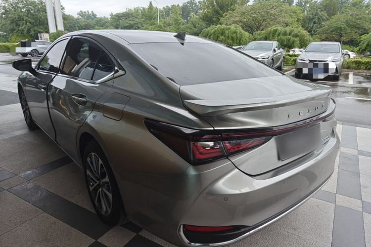 Used Lexus ES 2025 300h Deluxe Edition Rear Left 45 Deg