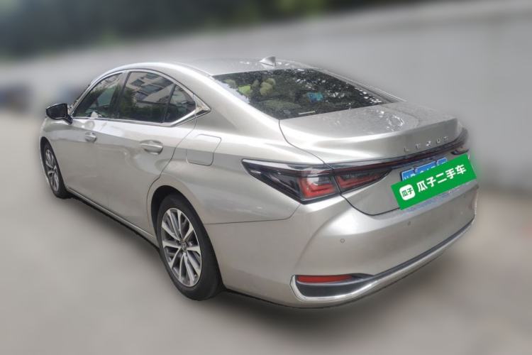 Used Lexus ES 2025 200 Premium Edition Rear Left 45 Deg