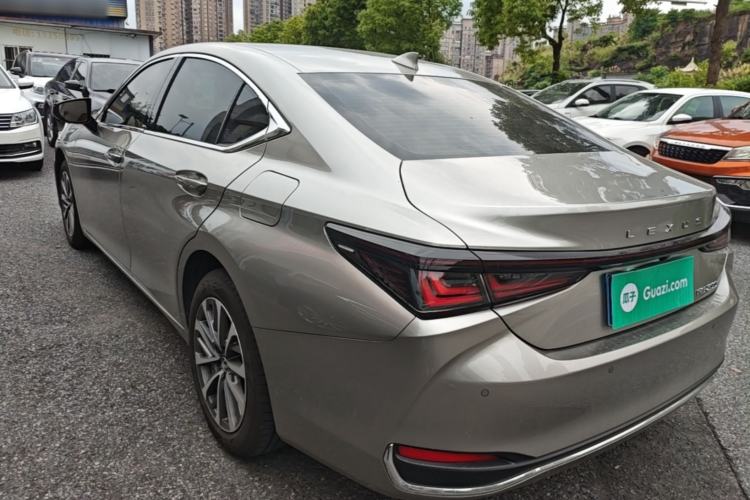 Used Lexus ES 2025 200 Premium Edition Rear Left 45 Deg