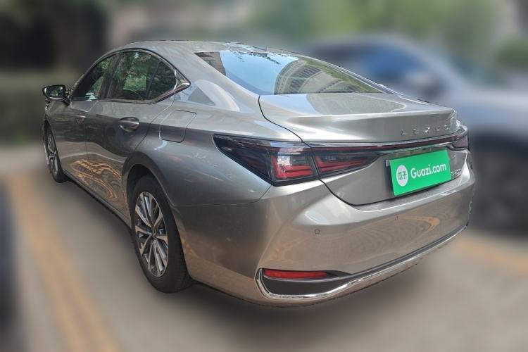Used Lexus ES 2025 200 Premium Edition Rear Left 45 Deg