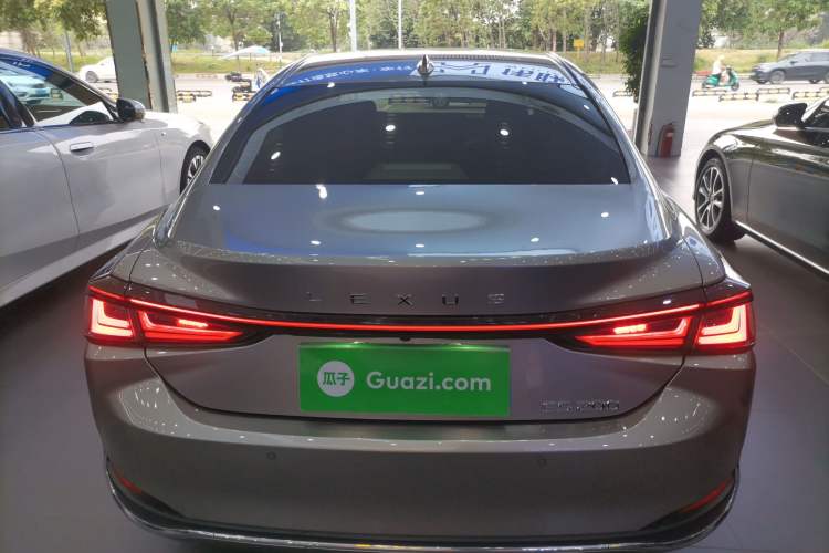 Used Lexus ES 2025 200 Premium Edition Rear