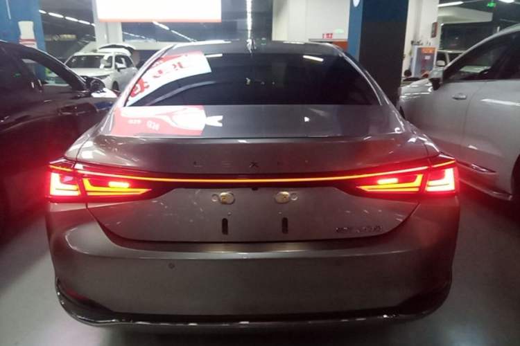 Used Lexus ES 2025 200 Premium Edition Rear