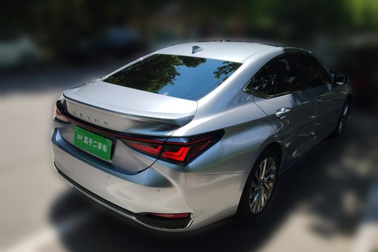 Used Lexus ES 2025 300h Executive Edition Rear Right 45 Deg