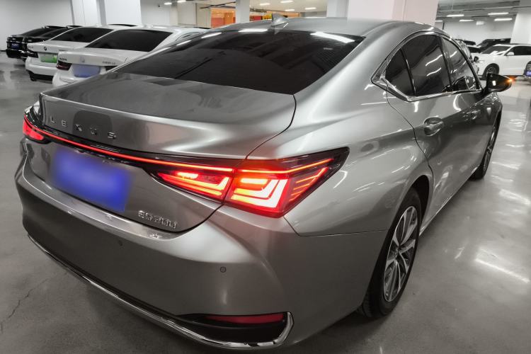 Used Lexus ES 2025 200 Premium Edition Rear Right 45 Deg