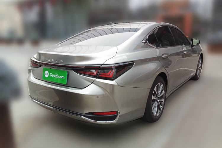 Used Lexus ES 2025 200 Premium Edition Rear Right 45 Deg