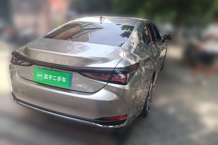 Used Lexus ES 2025 200 Premium Edition Rear Right 45 Deg