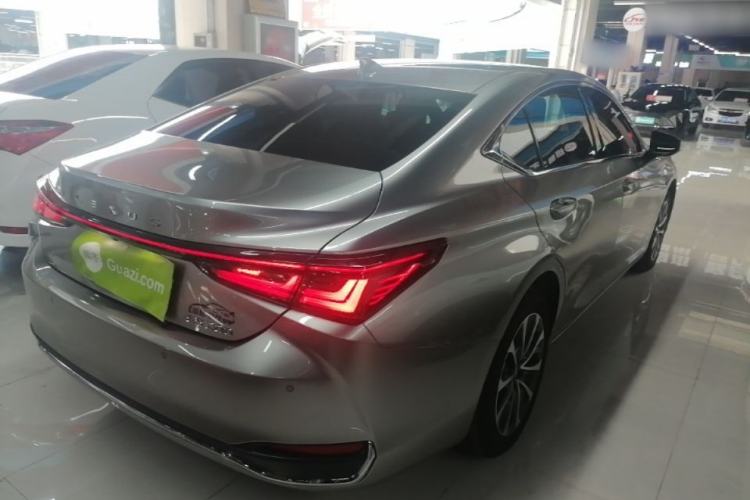 Used Lexus ES 2025 200 Premium Edition Rear Right 45 Deg