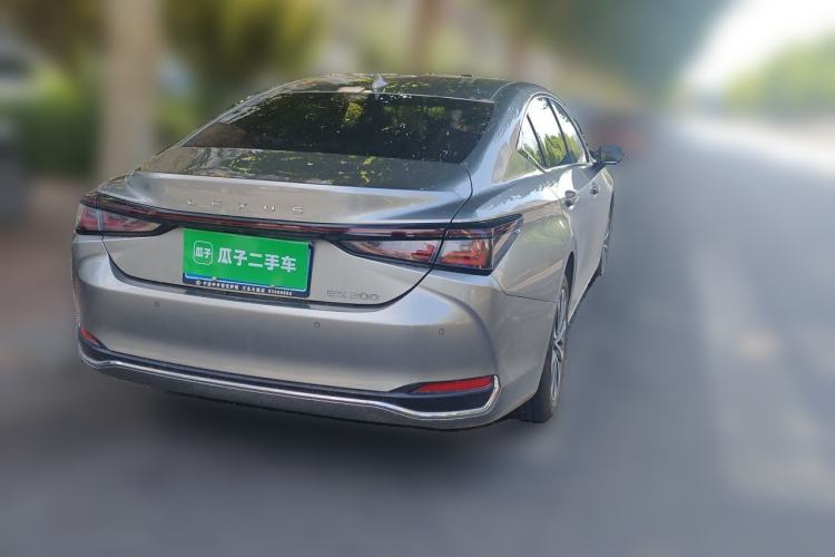 Used Lexus ES 2025 200 Premium Edition Rear Right 45 Deg