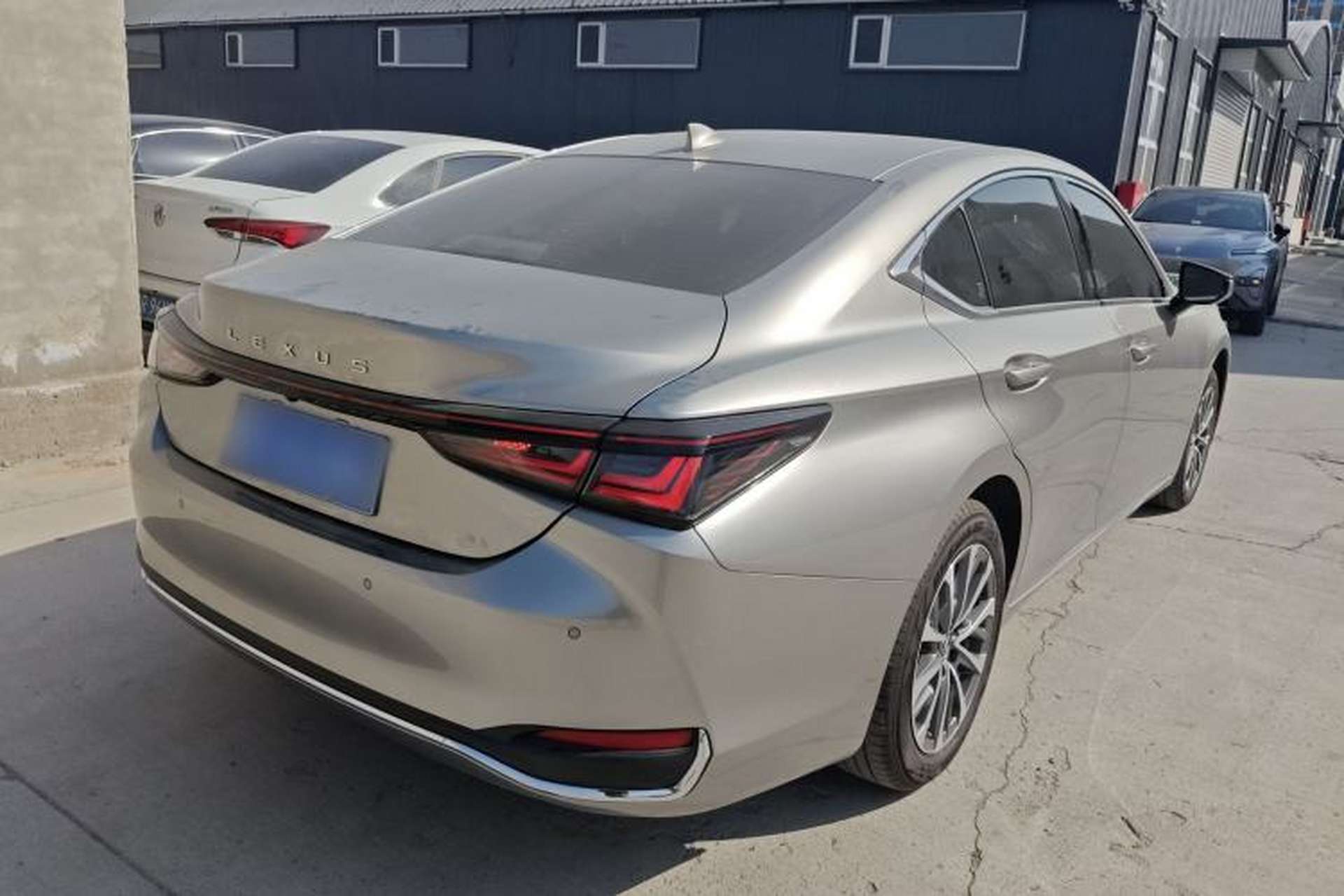 Used Lexus ES 2025 200 Premium Edition Rear Right 45 Deg