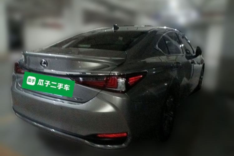Used Lexus ES 2025 300h Deluxe Edition Rear Right 45 Deg