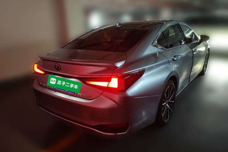 Used Lexus ES 2025 300h Premium Edition Rear Right 45 Deg