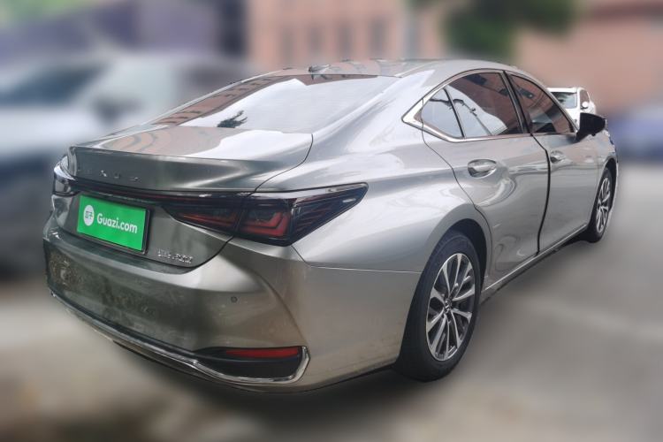 Used Lexus ES 2025 200 Premium Edition Rear Right 45 Deg