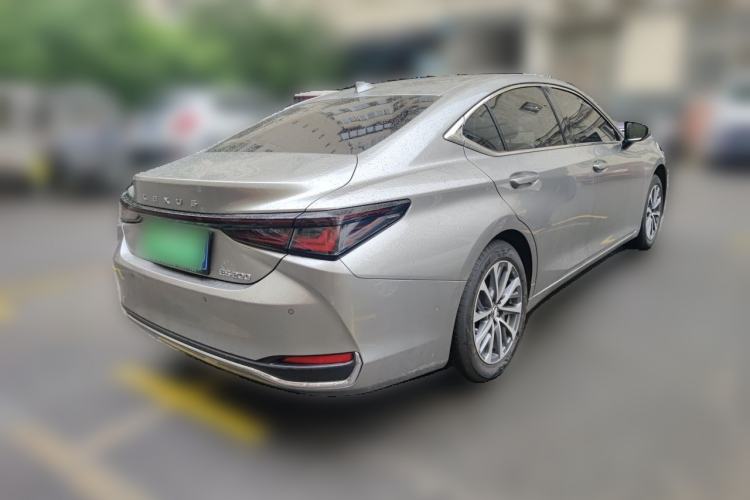 Used Lexus ES 2025 200 Premium Edition Rear Right 45 Deg