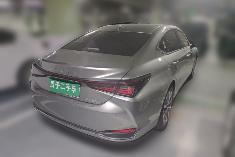 Used Lexus ES 2025 200 Premium Edition Rear Right 45 Deg