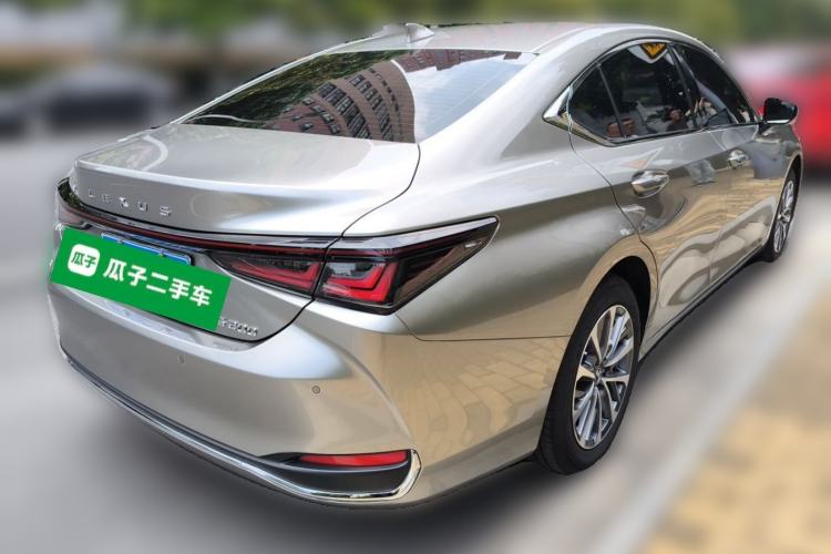 Used Lexus ES 2025 200 Premium Edition Rear Right 45 Deg