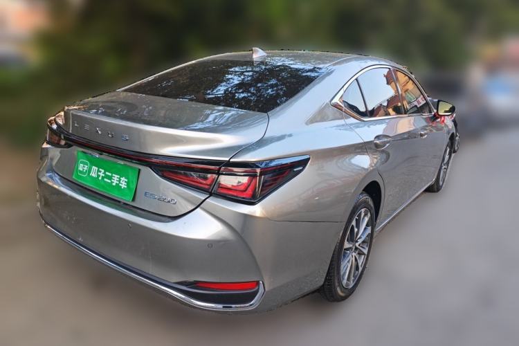 Used Lexus ES 2025 200 Premium Edition Rear Right 45 Deg