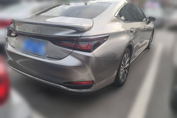 Used Lexus ES 2025 300h Deluxe Edition Rear Right 45 Deg