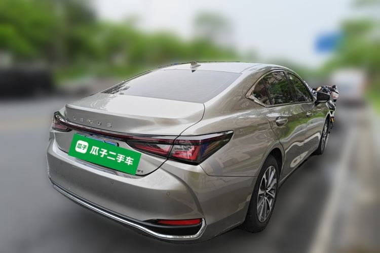 Used Lexus ES 2025 200 Premium Edition Rear Right 45 Deg