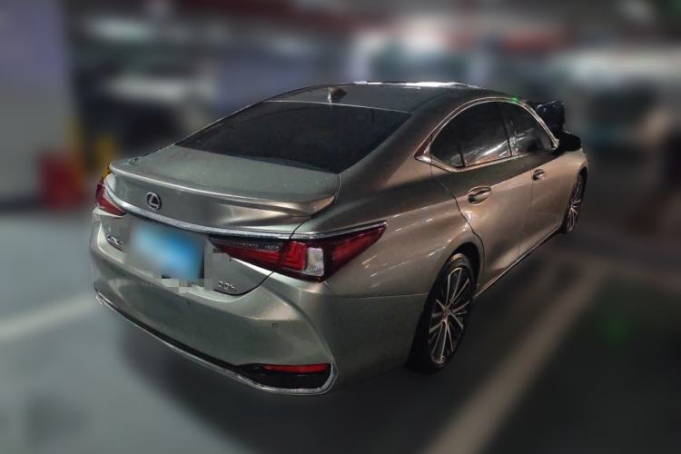Used Lexus ES 2025 300h Deluxe Edition Rear Right 45 Deg