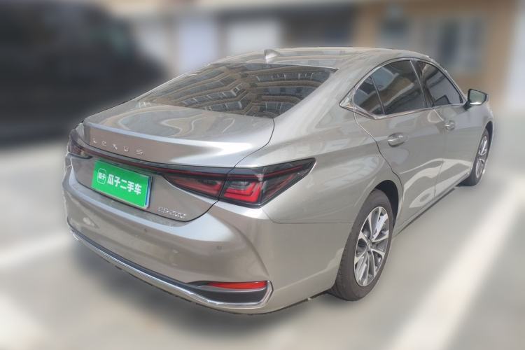 Used Lexus ES 2025 200 Premium Edition Rear Right 45 Deg
