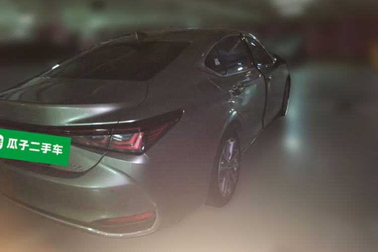 Used Lexus ES 2025 200 Premium Edition Rear Right 45 Deg