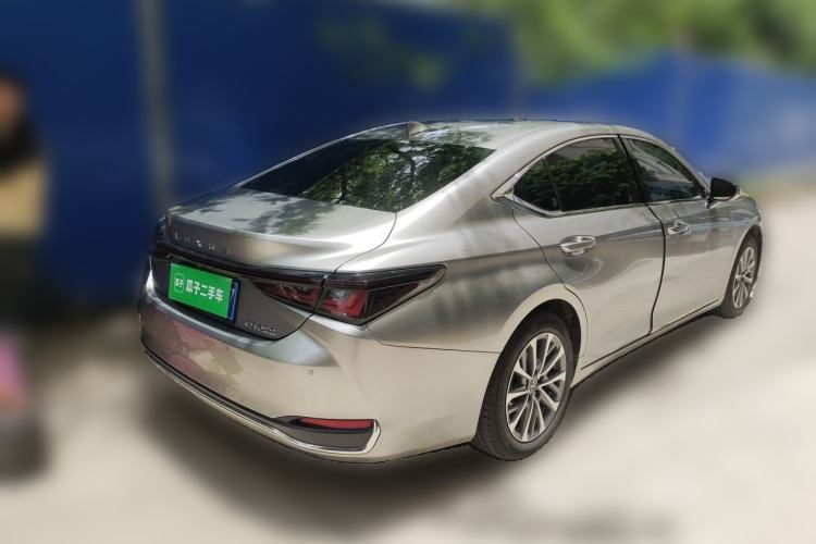 Used Lexus ES 2025 200 Premium Edition Rear Right 45 Deg